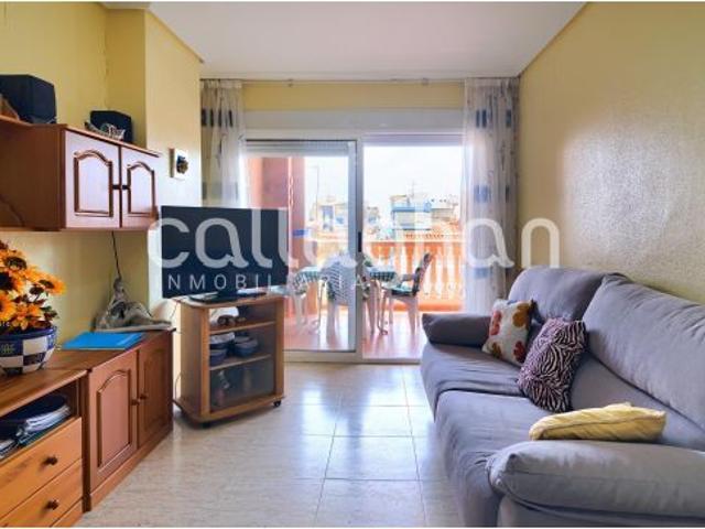 Venta vivienda de 3 habitaciones, con terraza y vistas al mar