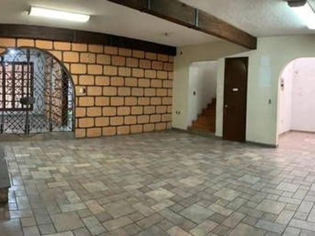 Venta Y Renta Casa Con Locales Aparte