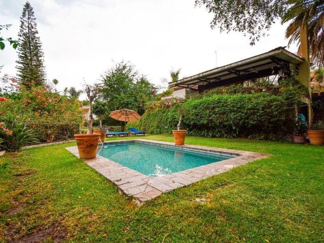 VENTA y RENTA CASA EN LAS CA?ADAS ZAPOPAN JALISCO