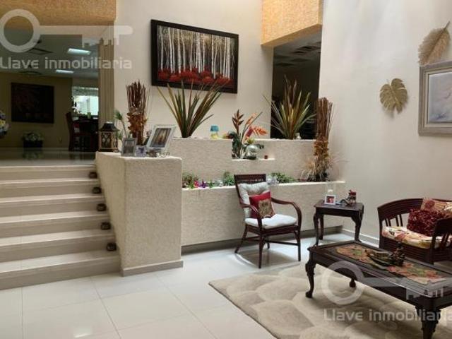 Venta y Renta de Casa amueblada con 3 habitaciones en calle Cuauhtémoc, Col. Centro, Coatzacoalcos