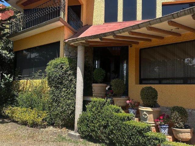Venta y/ Renta Espectacular Casa en Condado de Sayavedra