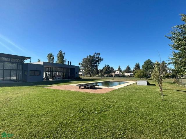VENTA/ ALQUILER VIVIR COMO TODOS SUEÑAN Exclusiva residencia de categoría en Barrio Cerrado