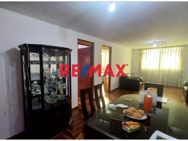 Venta Amplio Departamento En Breña 3Er Piso