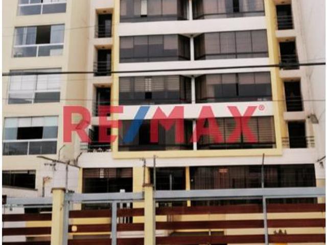 Venta Amplio Departamento En Chama, Surco Primer Piso
