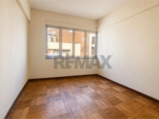 Venta amplio depto en stgo | metro b. Artes | 3 dormitorios por 6600.00 en Santiago
