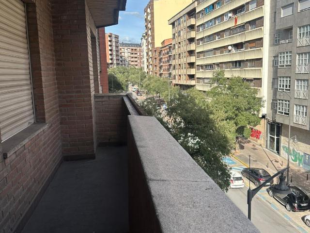 VENTA: Amplio Piso Zona Alta