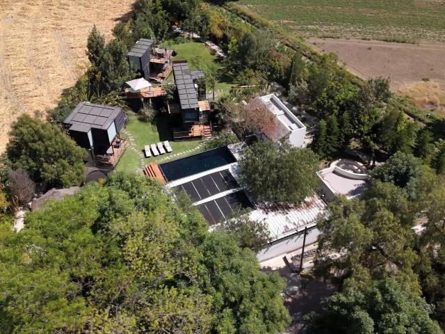 VENTA AMPLIO TERRENO CON BUNGALOWS CON ARQUITECTURA VANGUARDISTA ESPACIO PERFECTO PARA AIRBNB  MOBILIARIO Y DECORACI?N INCLUIDO EN EL PRECIO