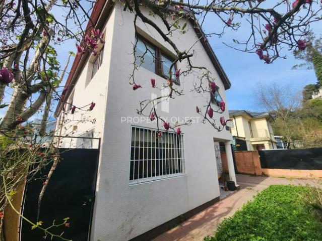 Venta amplia casa 5d+4b barrio universitario | 5 dormitorios por 10000.00 en Concepción