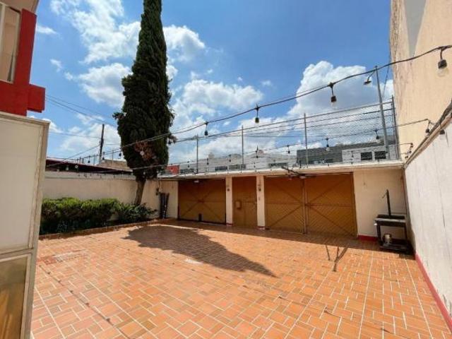 Venta Amplia casa con elevador y departamento independiente en Villas del Sur, Querétaro
