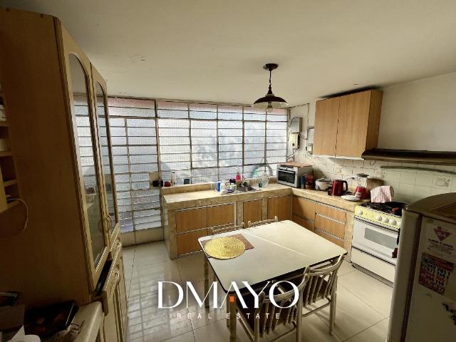 Venta Amplia Casa en Ate con 2 ingresos. Prol. Javier Prado 245m2 5 dormitorios 3 cocheras