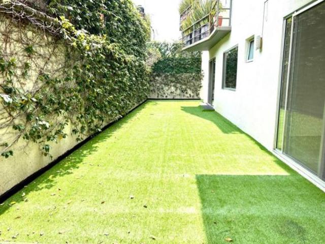 VENTA: BELLÍSIMO GARDEN HOUSE, PARTE BAJA DE LAS ÁGUILAS