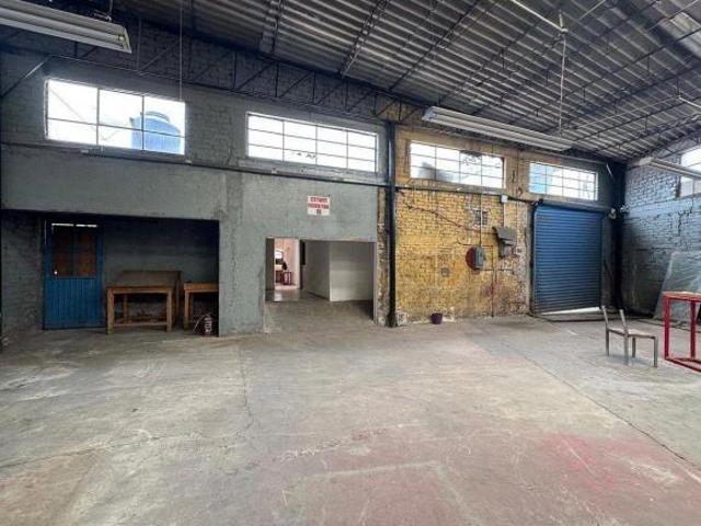 Venta Bodega con estacionamientos y oficinas | Xochimilco