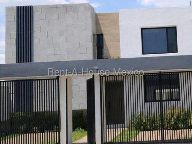 Casa en Venta en Carretas | Totalmente Remodelada Cerca de Los Arcos RAH193