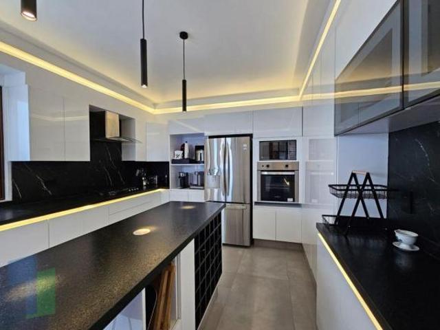 VENTA | Casa moderna, a una cuadra de los Arcos y Blvd Bernardo Quintana