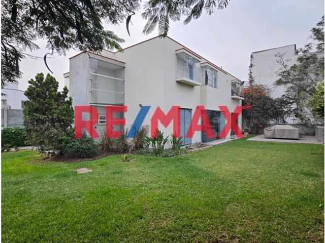 Venta Casa Moderna En 999 M² En Sol De La Molina