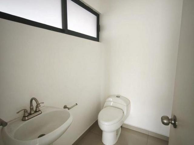 Venta Casa nueva dentro de condominio en Granjas Lomas de Guadalupe