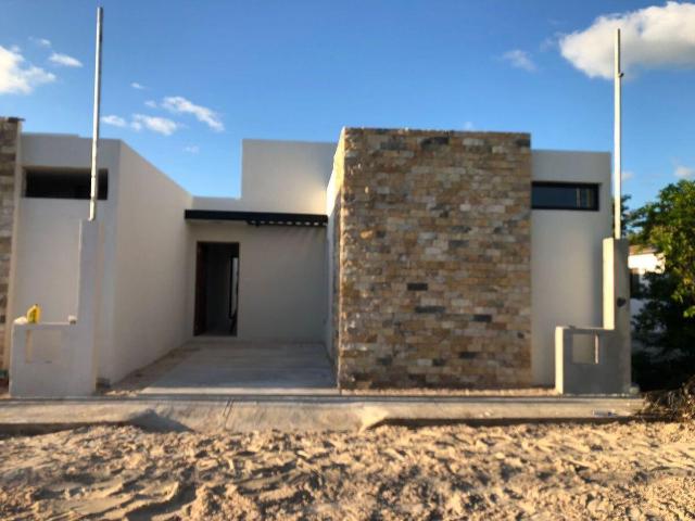 VENTA CASA NUEVA EN CHELEM YUCATAN A 300 METROS DEL MAR