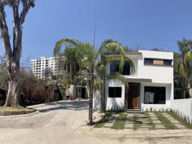 Venta casa nueva en Lomas de la Selva V268
