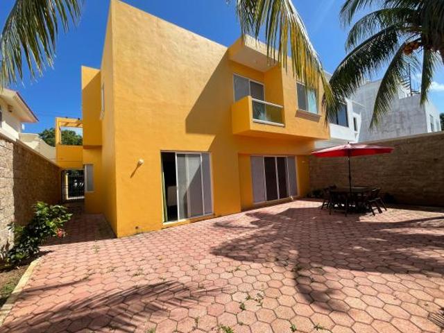 Venta Casa Avenida Nizuc 4 recamaras