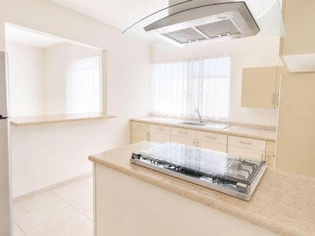 Venta casa Aguascalientes 5 recámaras 7a Porta Canteras vigilancia alberca junto UVM