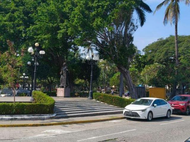 VENTA CASA ANTIGUA COMO TERRENO ZONA CENTRO HISTORICO VERACRUZ