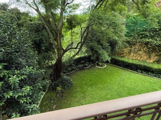 VENTA. CASA ARBOLADA CON CUARTO DE JUEGOS. UNICA