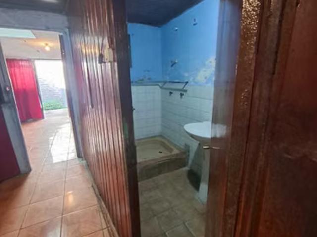 Venta casa basica, villa Santo Tomas vta contado 1755 | dormitorios por 46000. 00 en La Pintana