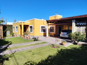 Venta Casa Categoria Bo San Ignacio 3 Dormitorios 2 Baños Alta Calidad Y Excelente Entorno Y Terreno