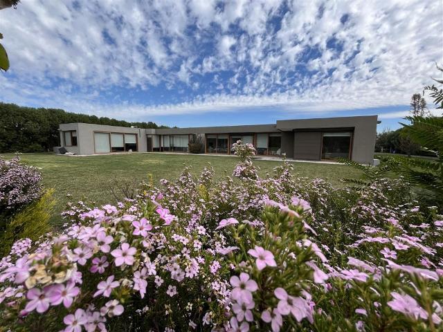 Venta Casa Colina Av. Chicureo condominio Los Nogales