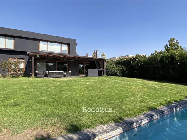 Venta Casa Colina Avanida Chicureo 8100
