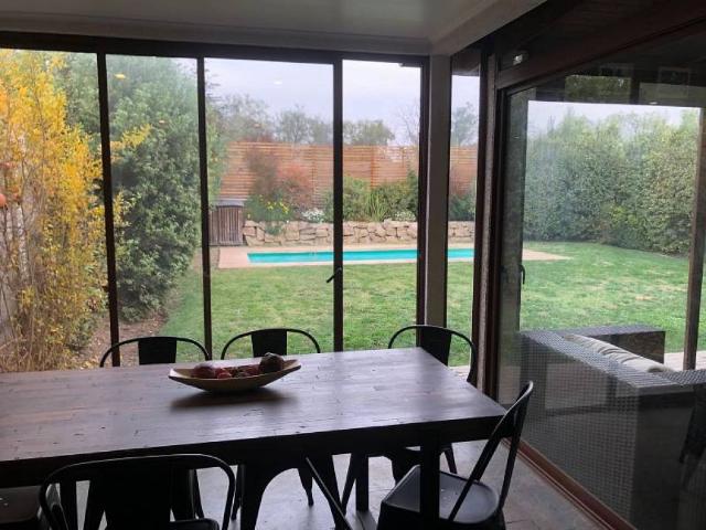 Venta casa colina casa como nueva en condominio santa helena chicureo