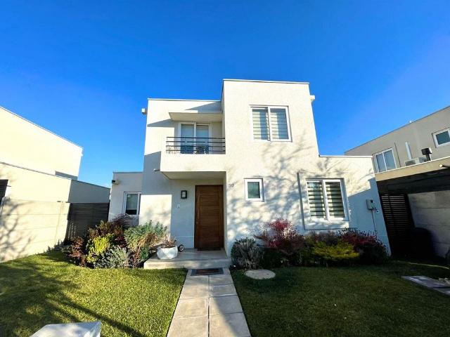 Venta Casa Colina MA Casa 110/270m2 Condominio 4D 3B Estar Terraza Piscina Riego Bodega Impecable A 1 cuadra de nuevo Stripcenter