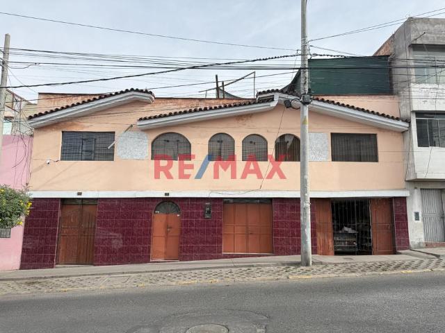 Venta Casa Como Terreno Miraflores Cerca Mercado Chavela