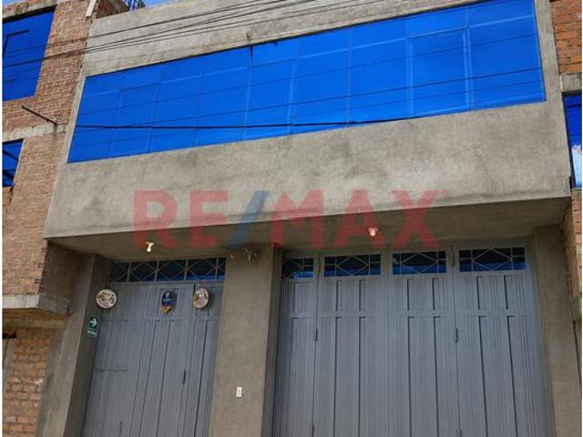 Venta Casa Comercial 2 Pisos + Azotea