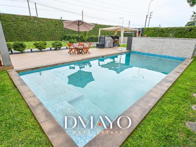 Venta Casa con 4 Dormitorios con Walking Closet y baño, 4 cocheras piscina parque cerca a colegios