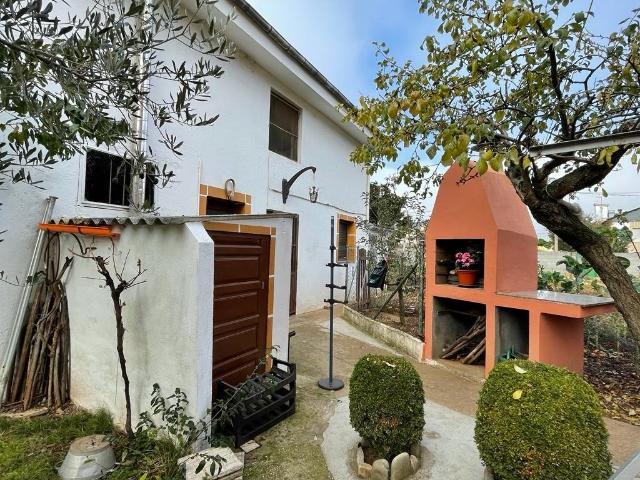 VENTA CASA CON TERRENO EN CUATROVIENTOS