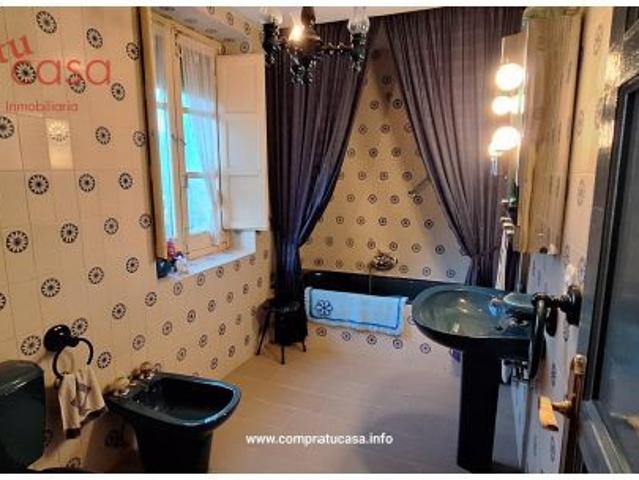 VENTA..CASA CON COMPLEMENTOS Y GRAN JARDIN.