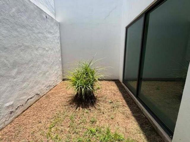 VENTA CASA CON JARDÍN Y BALCÓN FRACCIONAMIENTO LA HUERTA MORELIA CAS_5448 MOR/CM