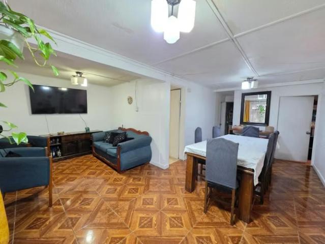 Venta casa con local comercial en las condes|ub propiedades| | 3 dormitorios por 250000. 00 en Las Condes