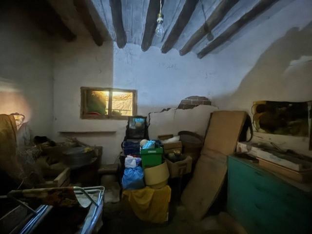 VENTA CASA CON PATIO JARDIN PARA REHABILITAR
