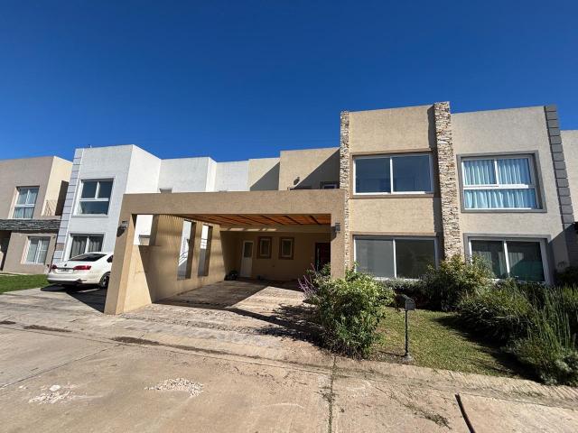Venta casa con renta hasta abril 2027, Barrio Buenos Aires Village Bella Vista ? 182m?