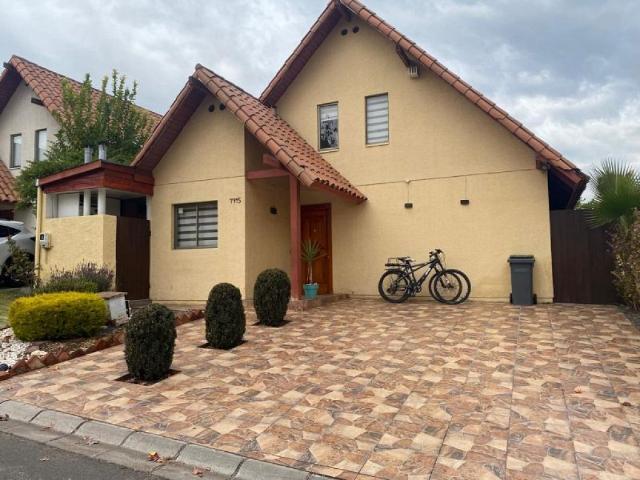 Venta Casa Condominio Amapolas, Peñalolén