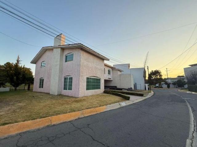 VENTA CASA DE OPORTUNIDAD EN CLUB DE GOLF T 500 m², 3 RECÁMARAS, ESTACIONAMIENTO 6 AUTOS EN PACHUCA