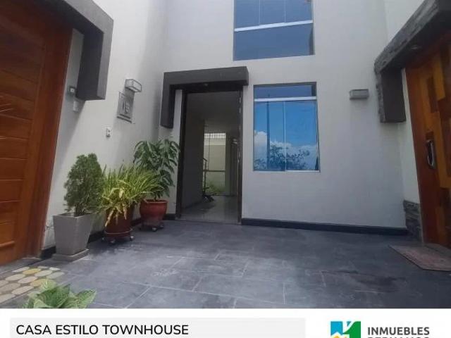 VENTA Casa de estreno tipo Town House en Cayma