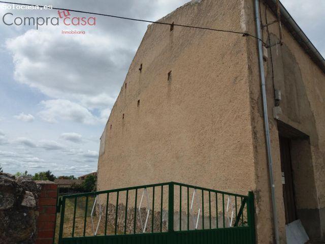 VENTA..CASA DE PUEBLO CON JARDIN..PARA REFORMAR