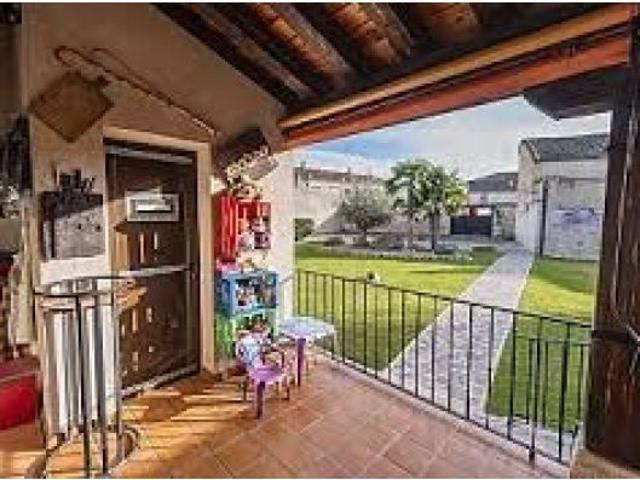 VENTA CASA DE PUEBLO CON PATIO Y GARAJES