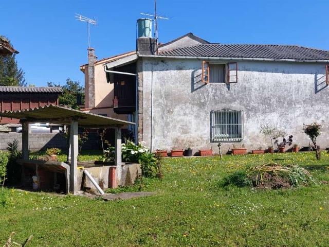 Venta casa de piedra en Coirós de Abaixo, a 3 minutos de la entrada a la Autovía, con finca
