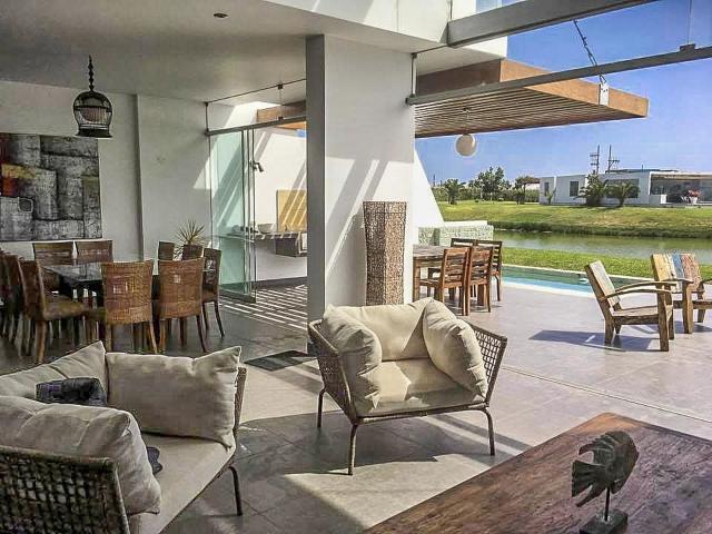 Venta Casa de Playa Puerto Nuevo km70.8 Pan.Sur 5 dorm 5 baños piscina laguna