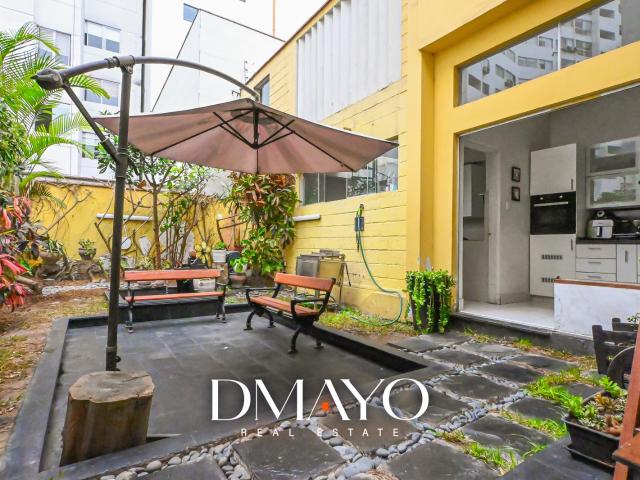 VENTA CASA de 241M2 A UNA CUADRA DEL MALECON DE LA RESERVA