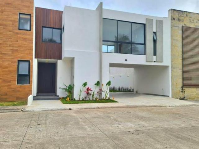 VENTA CASA DE 267 M2 DE CONSTRUCCION EN FRACC CERRADO